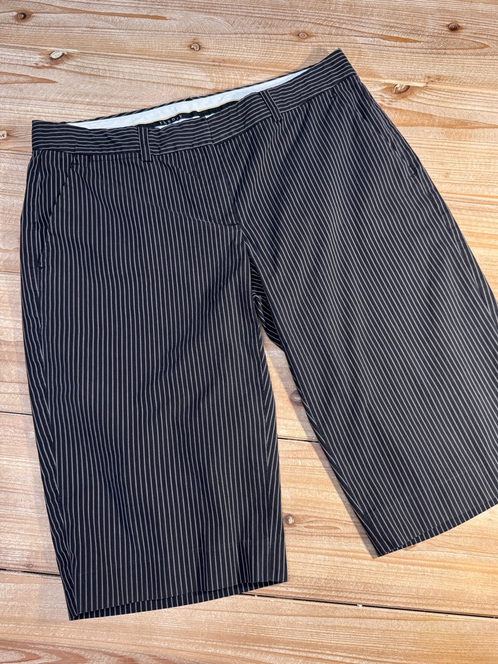 Theory Black Pinstripe Bermuda Shorts | Size 6 | Tailored | Vintage Y2K
